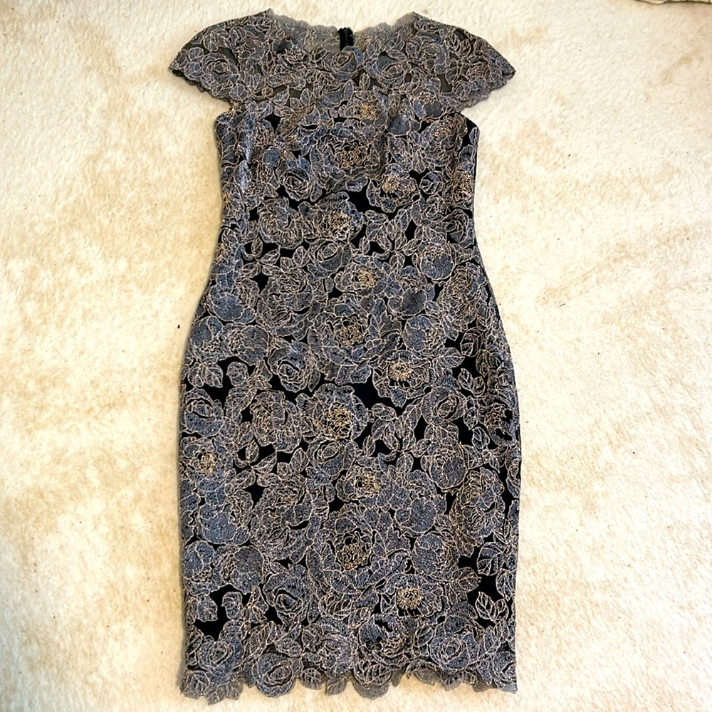 TADASHI SHOJI Rose Embroidered Lace Sheath Silver Black Metallic Dress 8